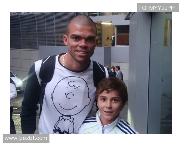 背LV的足球明星们如何将时尚与运动完美结合的故事与风采